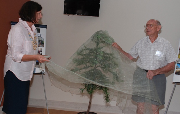 Melinda Pavey & Alex Floyd unveiling the Wollemi Pine
